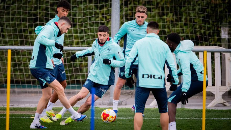 Yuri Berchiche vuelve a una convocatoria de la que se caen Berenguer y Vesga