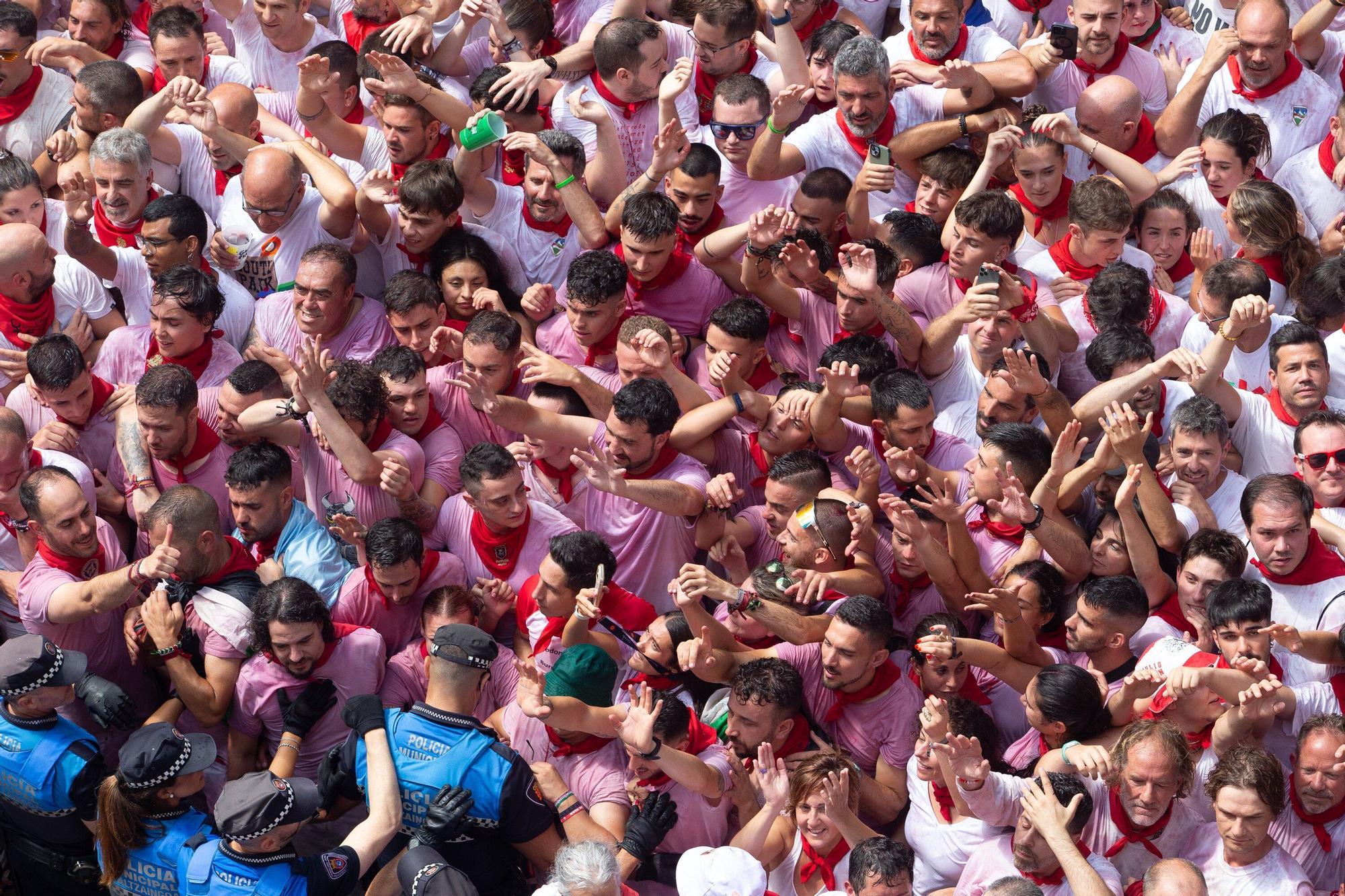 Fotos del  Chupinazo de San Fermín 2025 en Pamplona: ¡La fiesta más internacional se enciende con un grito solidario por Palestina!
