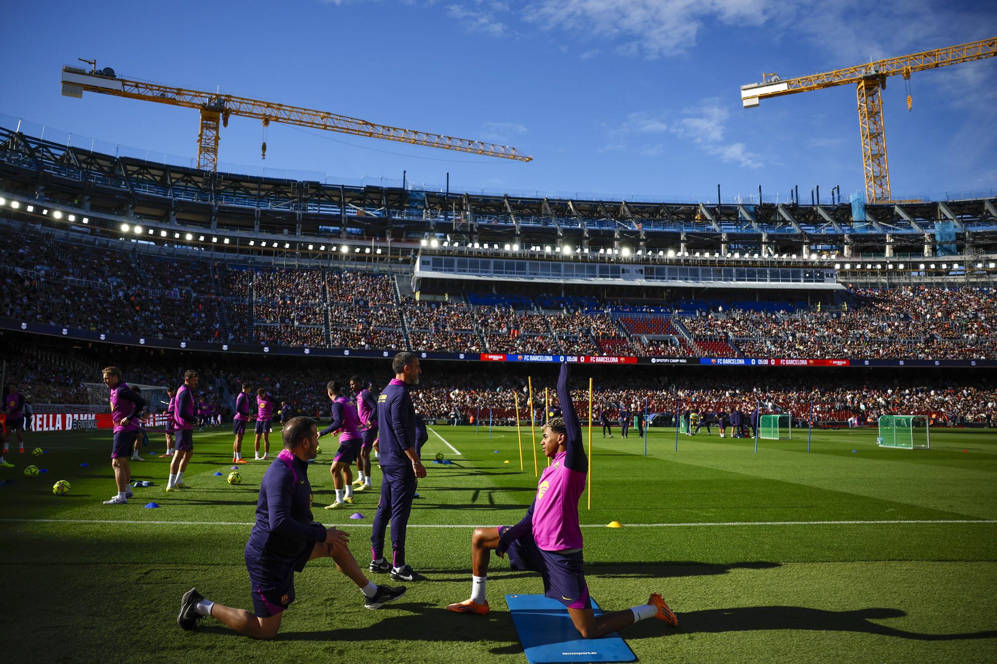 Fotos del nuevo Spotify Camp Nou en el primer día con público