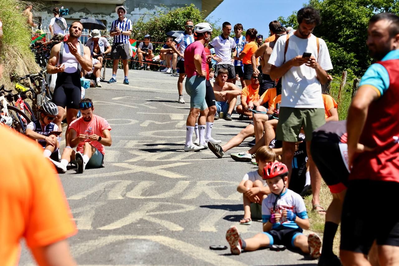 Clásica San Sebastián: Gran ambiente en el puerto de Murgil