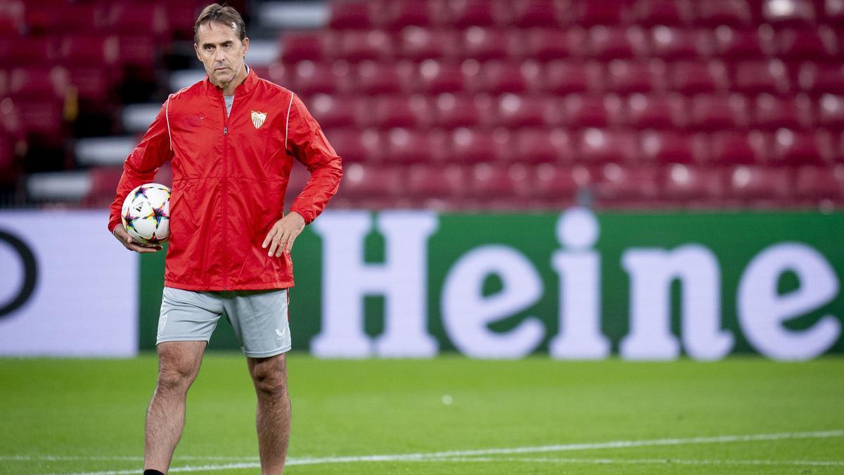 Julen Lopetegui  durante un entrenamiento con el Sevilla