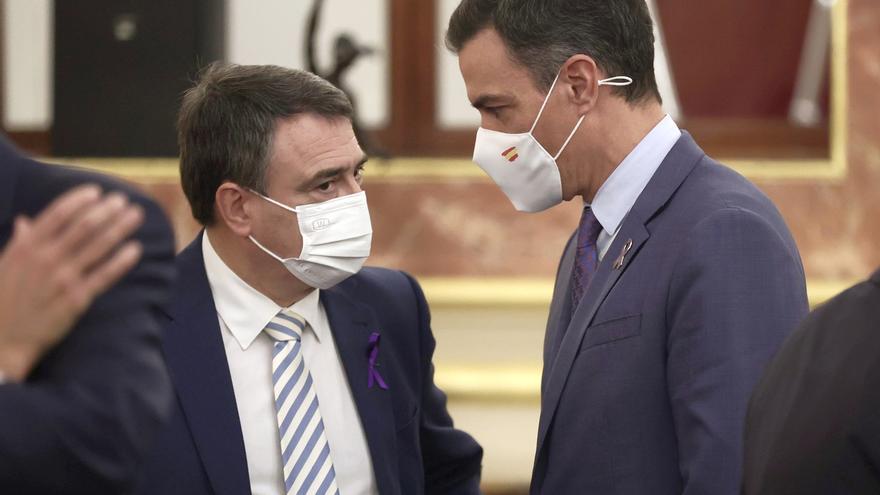 Ortuzar avisa a Sánchez de que  su geometría variable se le agota