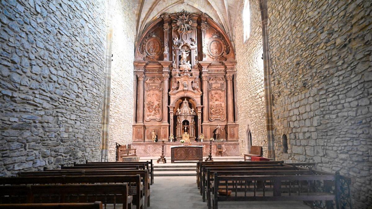 Interior de la iglesia San Salvador de Olazabal.