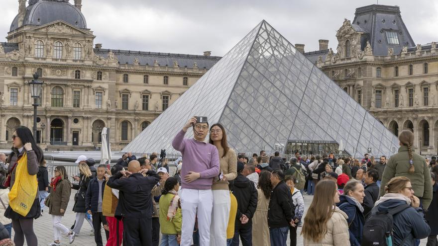 ¿Qué medidas hubieran evitado el &quot;estrepitoso&quot; fallo de seguridad en el robo del Louvre?