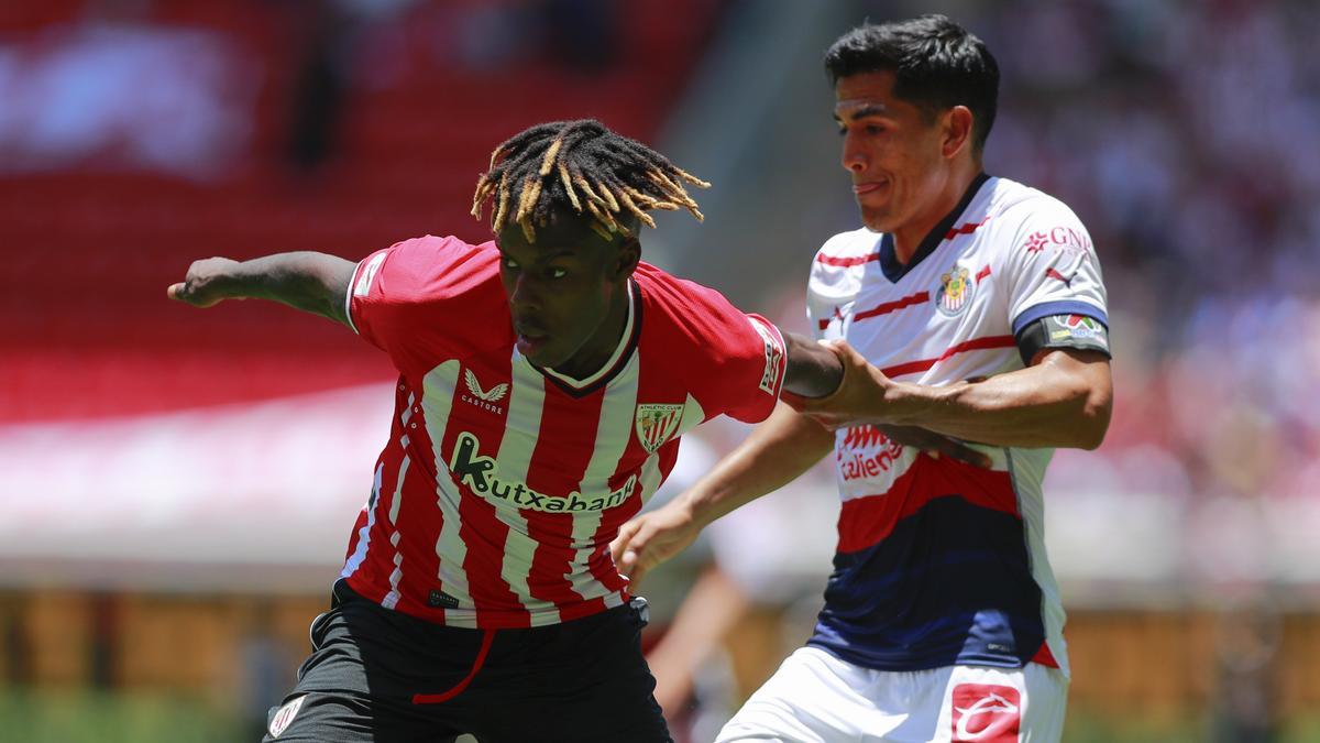 Nico Williams, durante el amistoso disputa en México frente a las Chivas de Guadalajara.