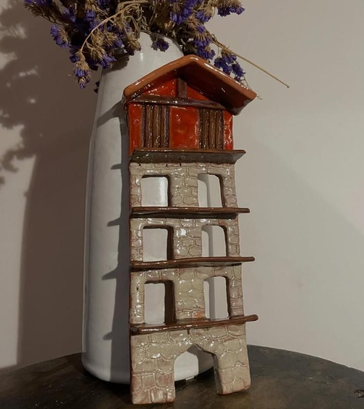 En Arroxa Zeramika utilizan diversos materiales para sus creaciones.