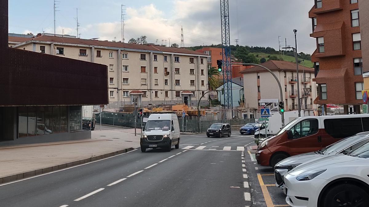 Uno de los semáforos que se adecuará a invidentes está junto a la OKE.