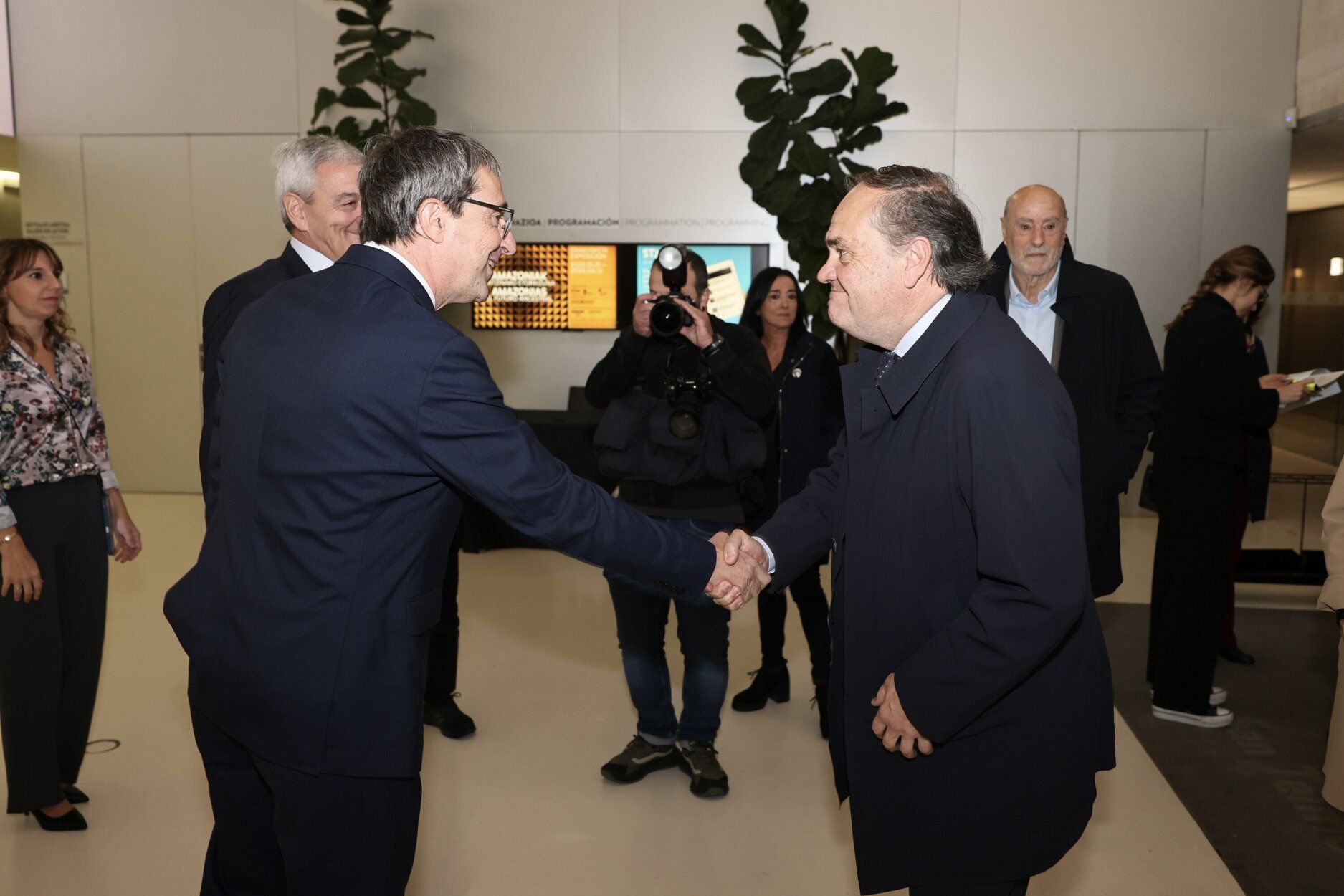 Eduardo Iribarren y el presidente de la Real Sociedad, Jokin Aperribay