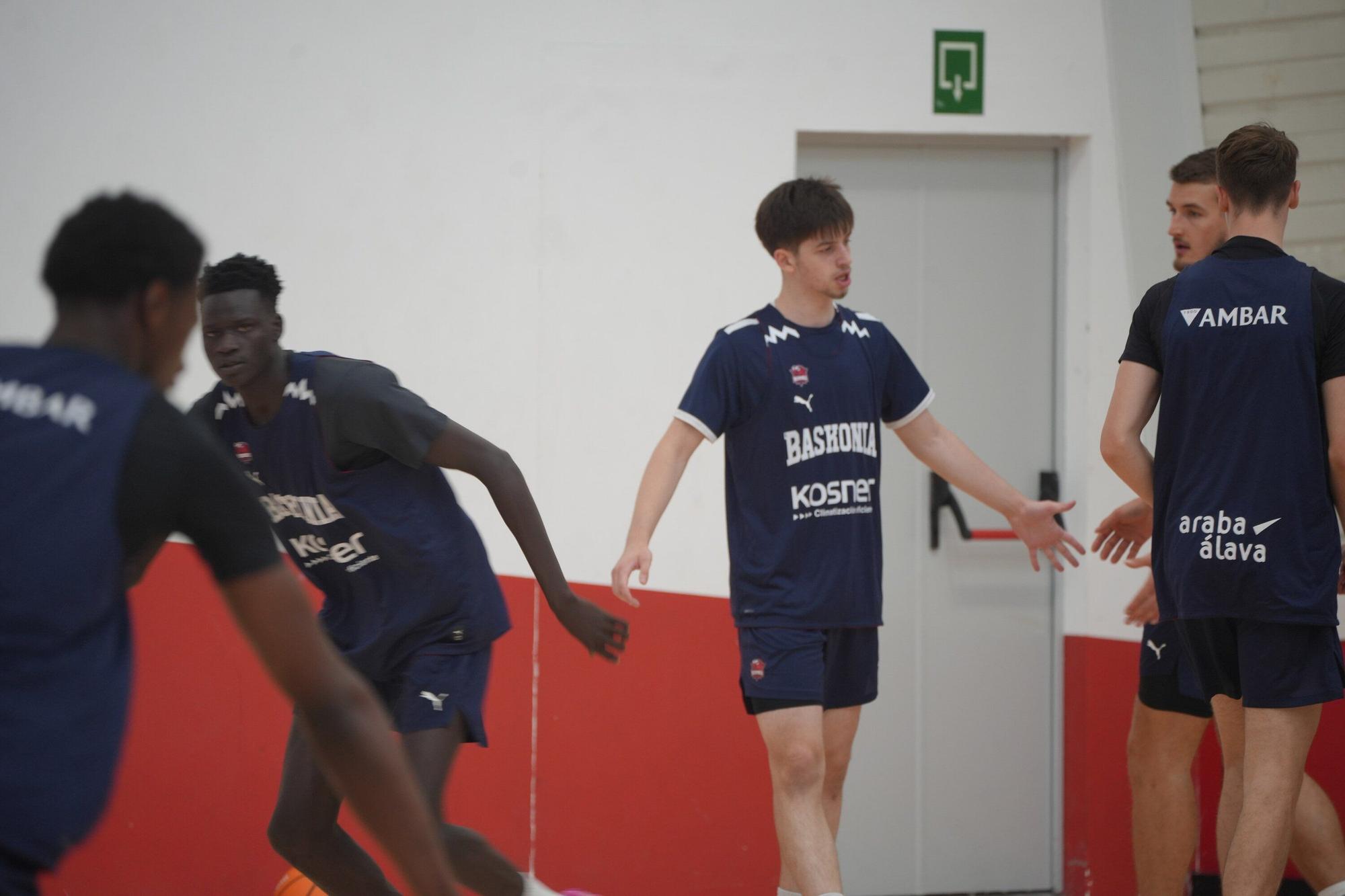 En imágenes: Así entrena el Baskonia bajo las órdenes de Galbiati