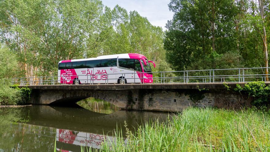 Aldundiak deskontu progresiboko sistema hobetuko du, % 72rainoko hobaria ezartzeko Alavabus eta Eskualdeko Garraioaren txartelean