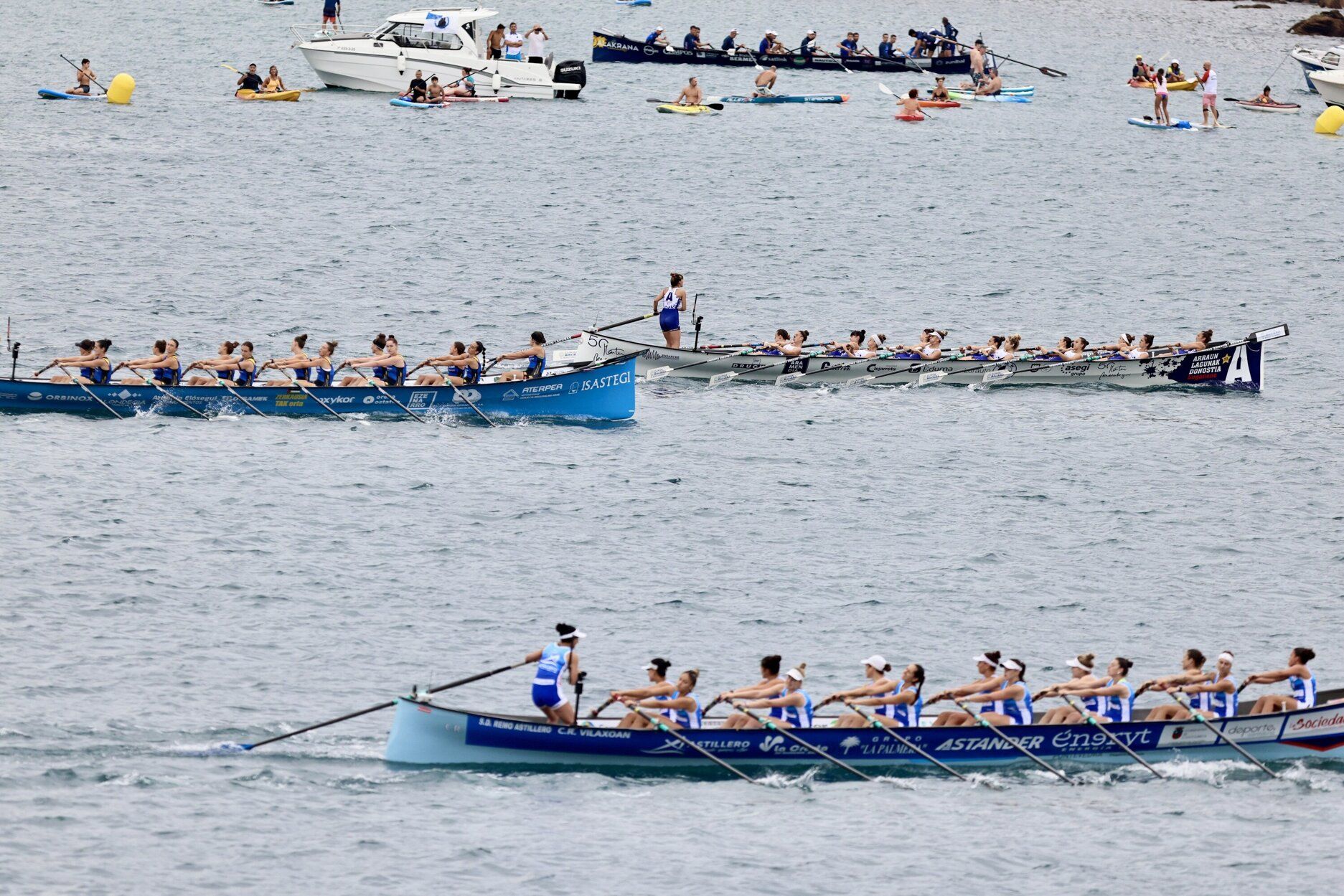 [Fotos] Donostia rema con pasión en la primera jornada de la Bandera de la Concha
