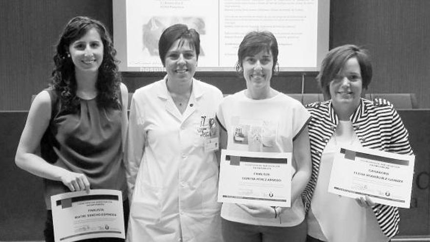 Iratxe Sancho, Lorena Pérez  y  Elena Rodríguez, con la responsable de enfermería, Susana Martínez.