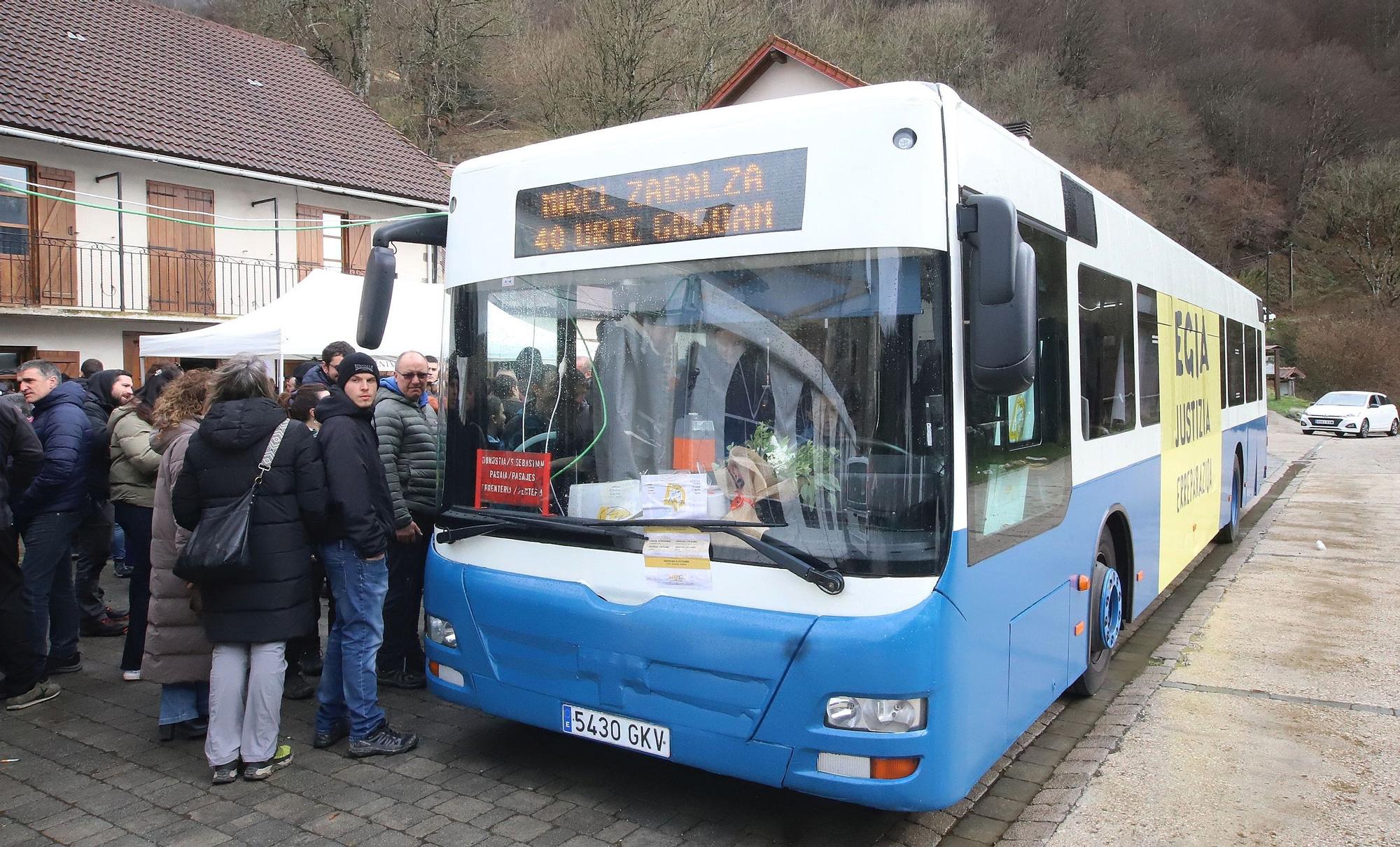 Fotos del homenaje a Mikel Zabalza en el 40 aniversario de su muerte tras ser detenido por la Guardia Civil