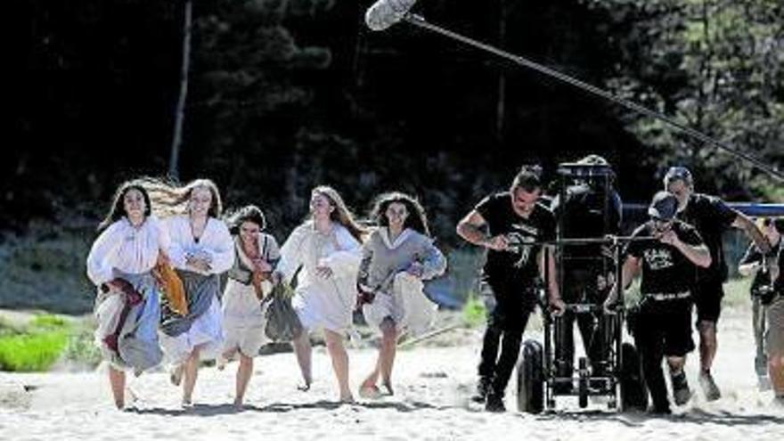 Imagen del rodaje en la vizcaina playa de Laga.