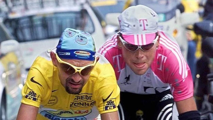 Pantani seguido por Ullrich en el Tour del 98