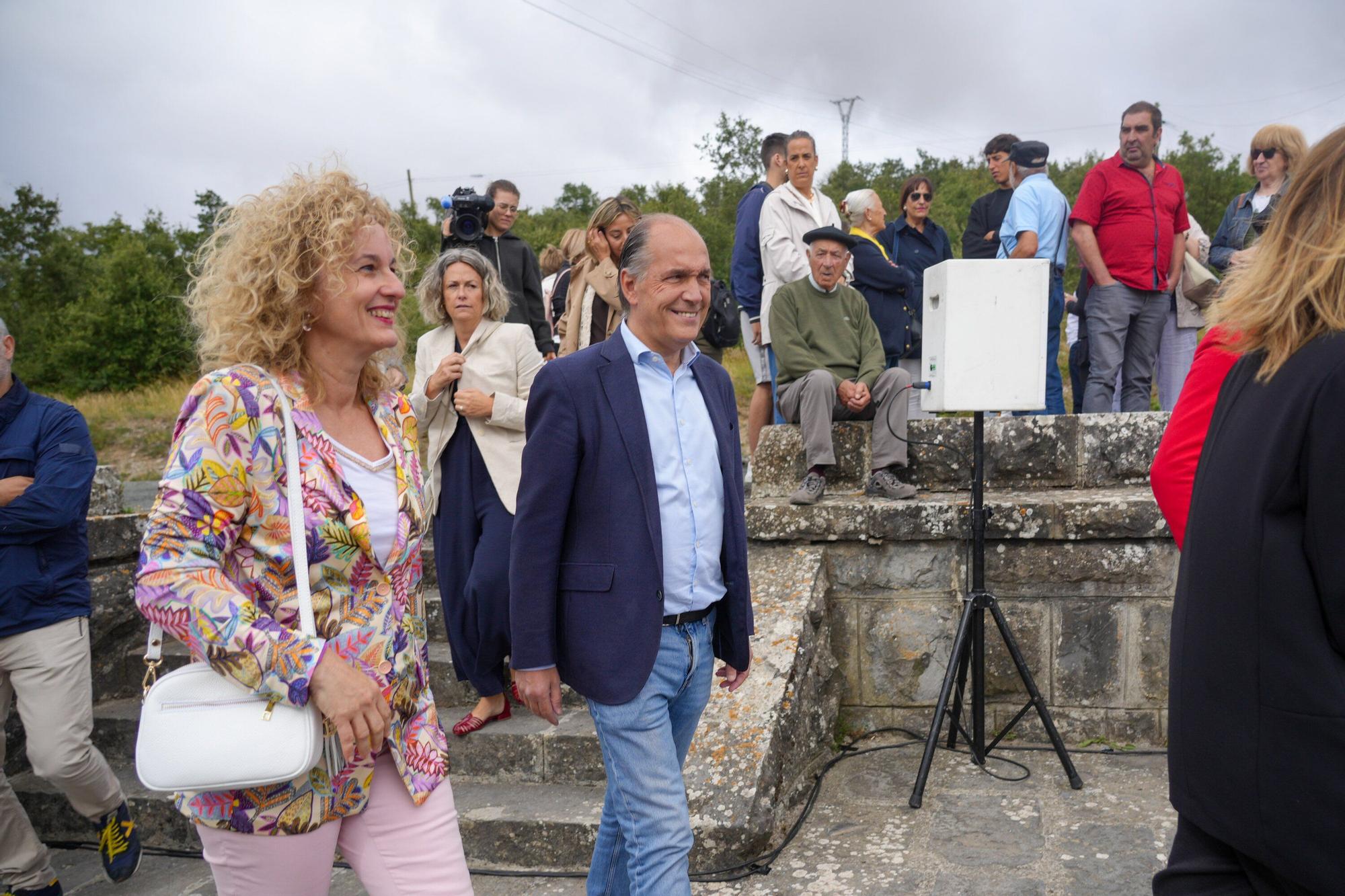 En imágenes: Homenaje a los pueblos desaparecidos por el embalse de Ullíbarri-Gamboa