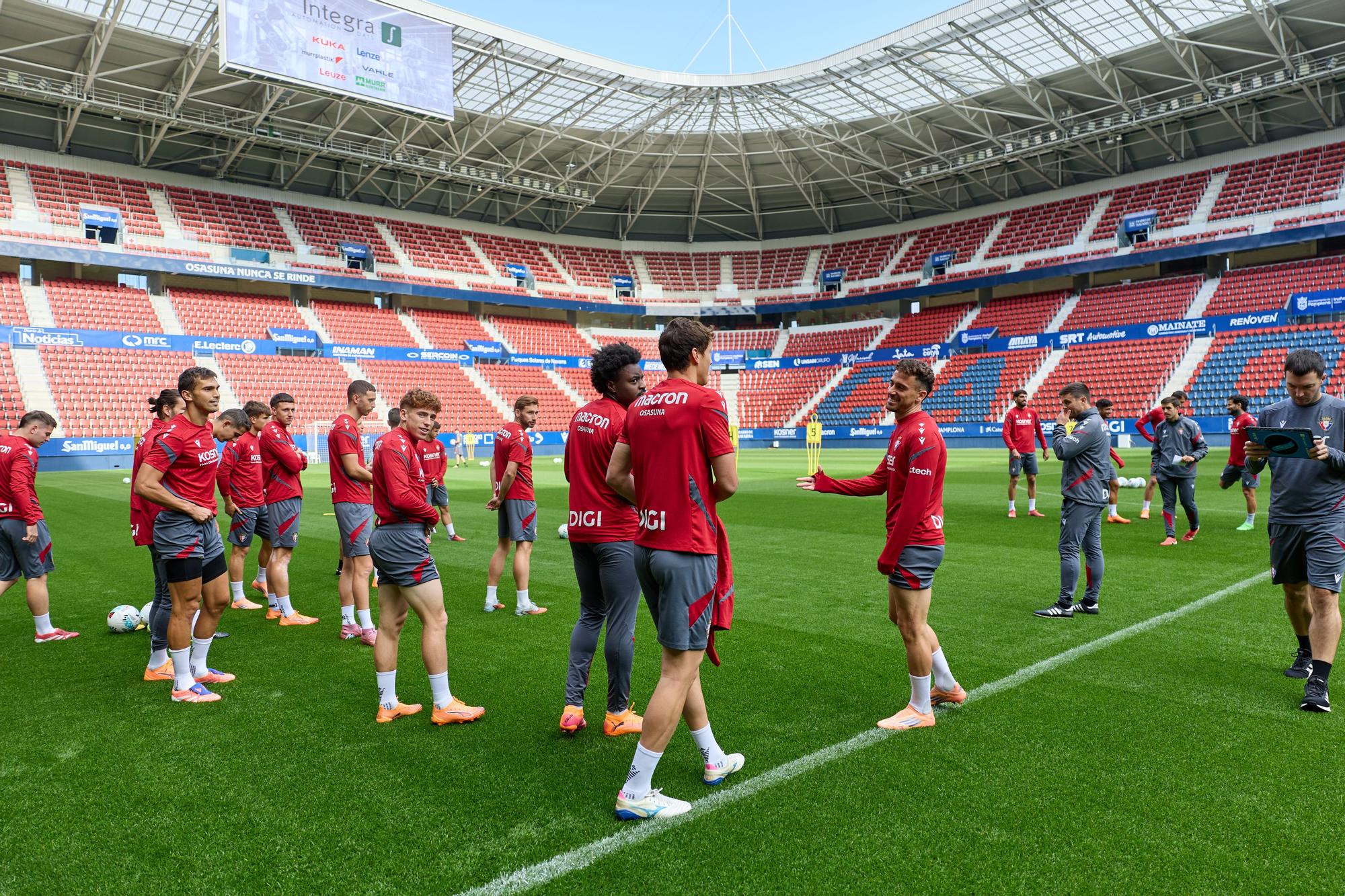 Fotos del entrenamiento de Osasuna en El Sadar (23 de octubre de 2025)