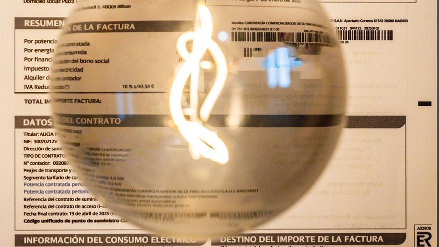 El precio medio de la luz será este domingo de 22,33 euros/MWh y tendrá coste negativo o cero durante diez horas