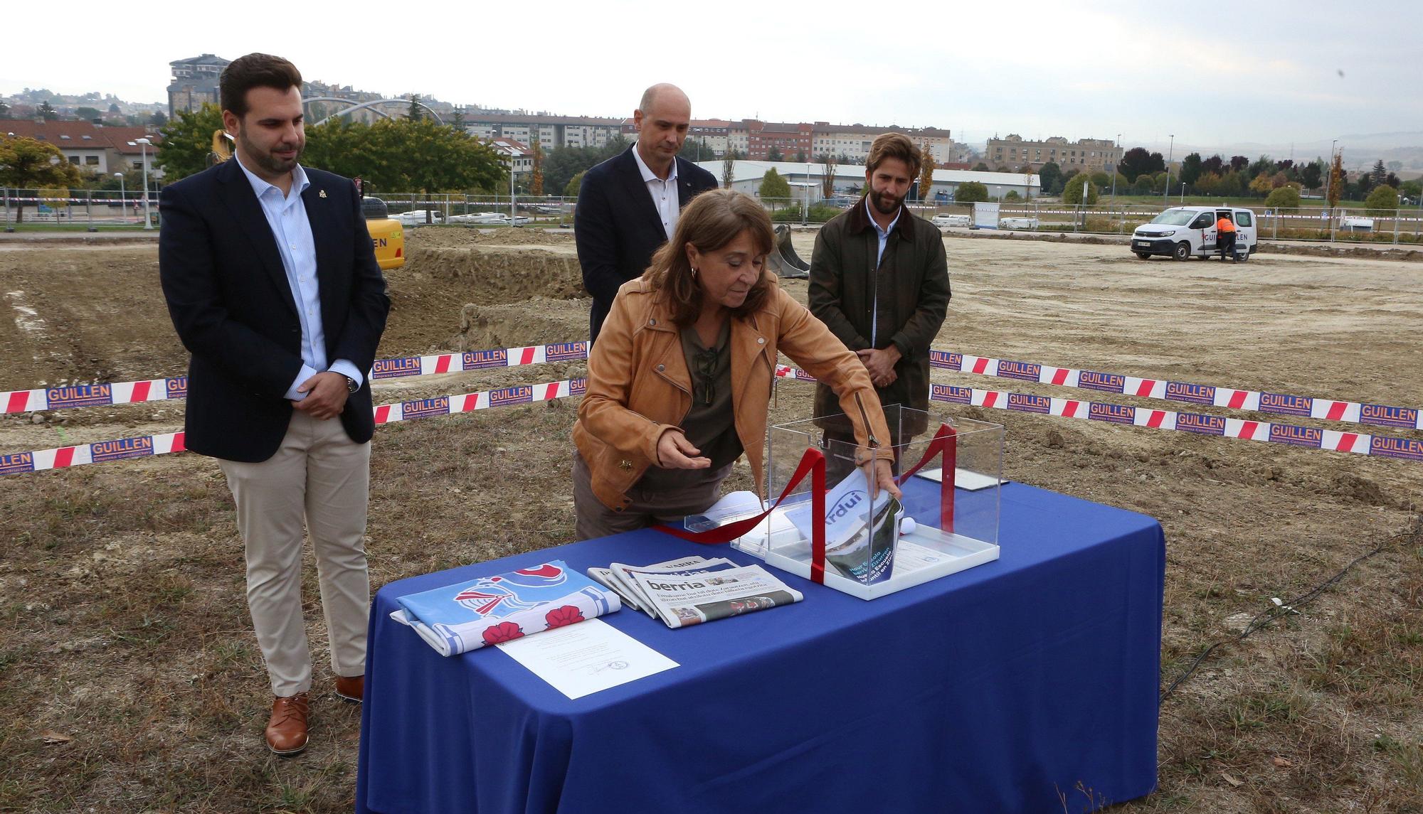 Colocación de la primera piedra de la nueva Escuela Infantil Sarastigorri en Zizur Mayor