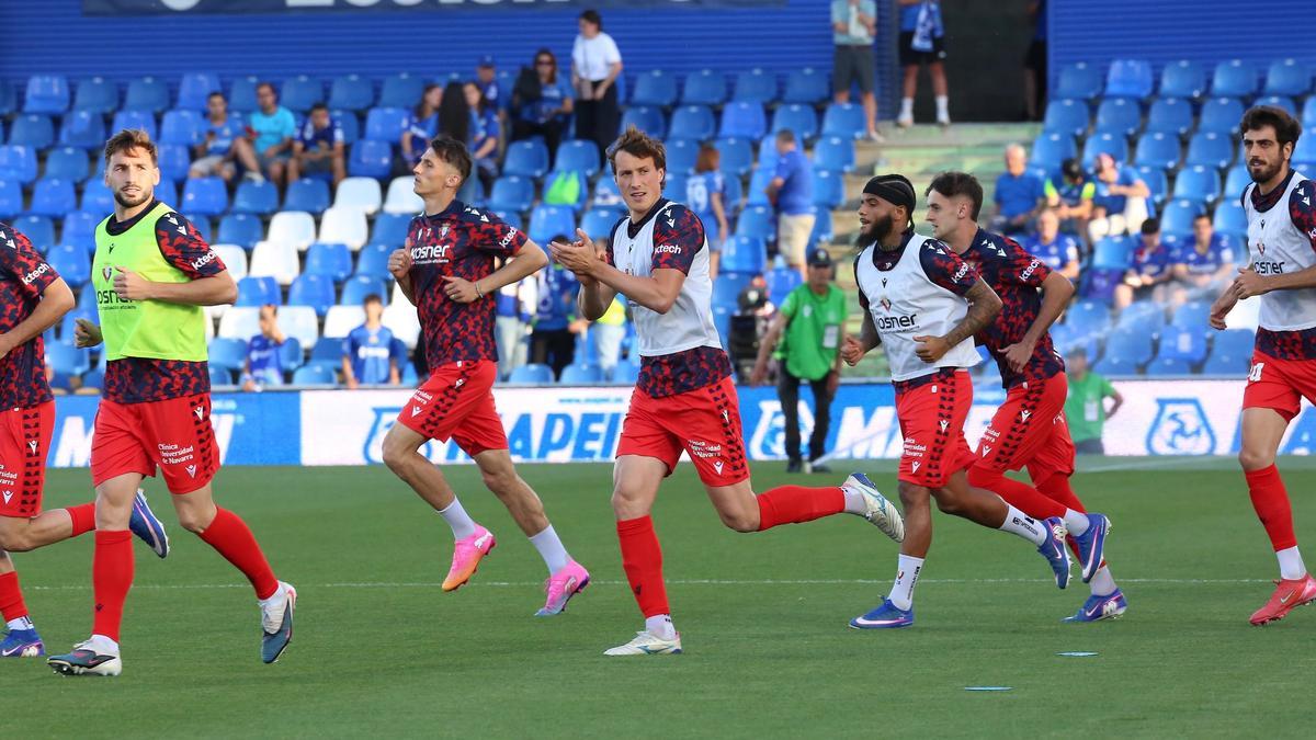 Calentamiento de los jugadores de Osasuna antes del partido contra el Getafe