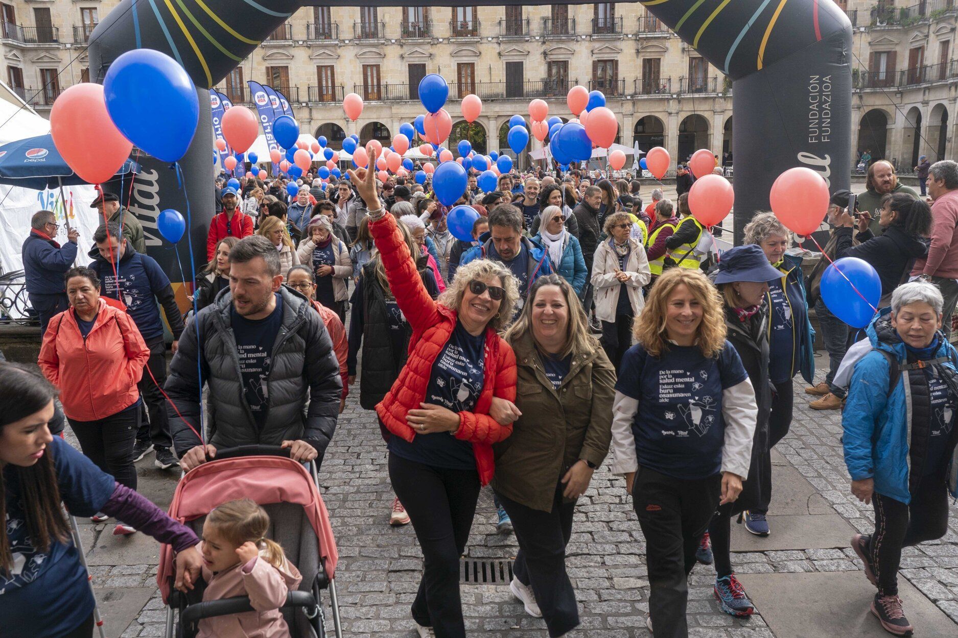En imágenes: Así ha sido la VI Caminata Solidaria de Asafes en Vitoria por la salud mental