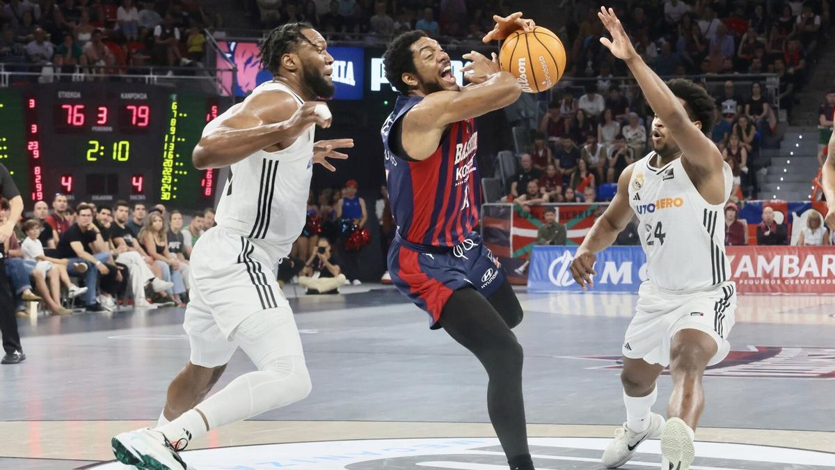 Forrest penetra a canasta en el segundo partido del ‘play off’ de cuartos de la pasada temporada ante el Real Madrid.
