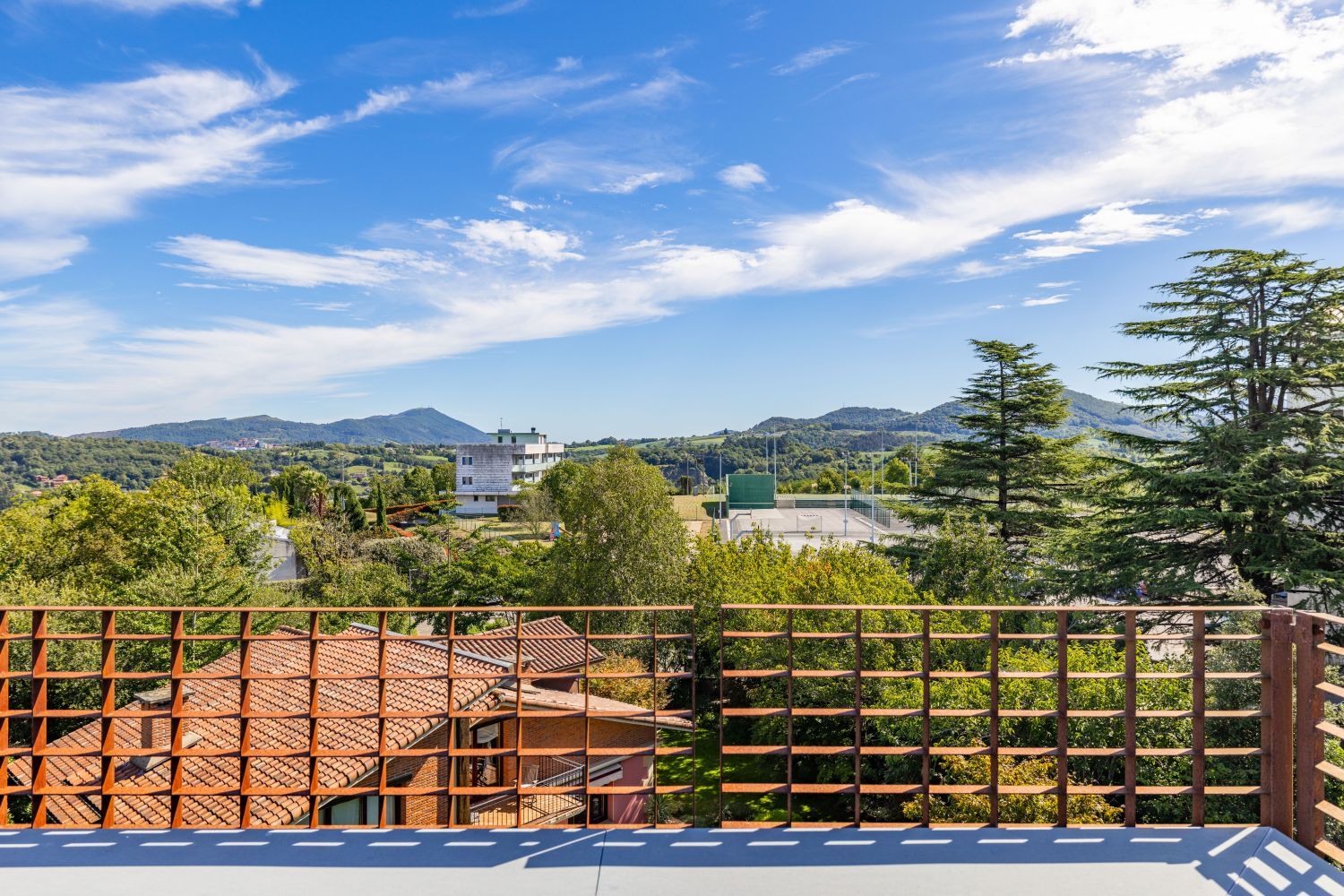 Exclusiva Villa Bifamiliar en venta en un paraíso, ubicada en el Alto de Zorroaga, en San Sebastián