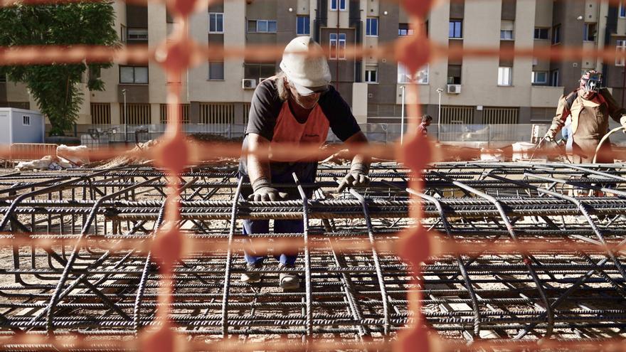 Los costes laborales y los salarios subieron en el segundo trimestre hasta cifras récord en 25 años