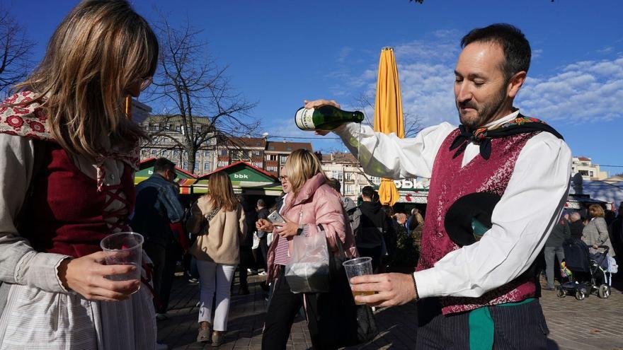 Devolver la botella de sagardo o txakoli en Santo Tomás puede tener premio