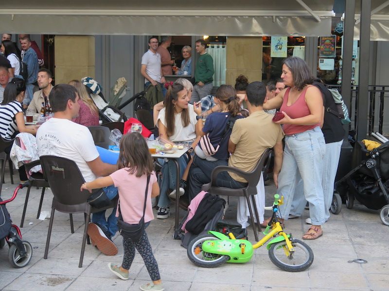 La fiesta de aniversario del bar Eire de Urretxu, en imágenes