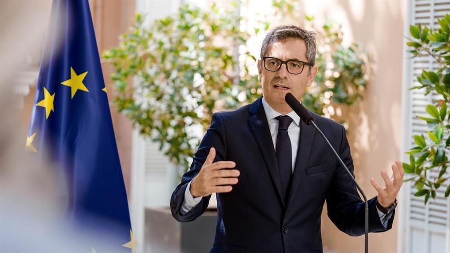 Bolaños dice que Sánchez tiene &quot;voluntad&quot; de verse con Puigdemont y que la reunión con Illa no era para los PGE