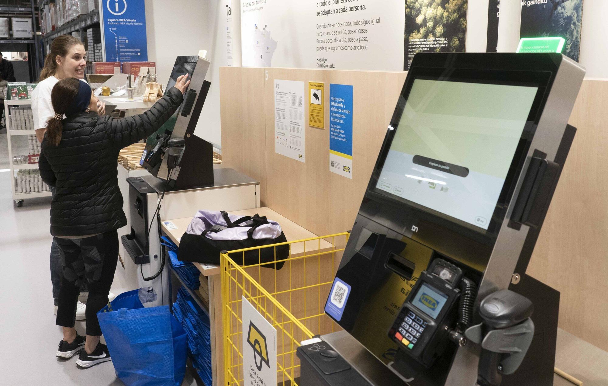 Fotos de la inauguración de la nueva tienda de Ikea en Vitoria