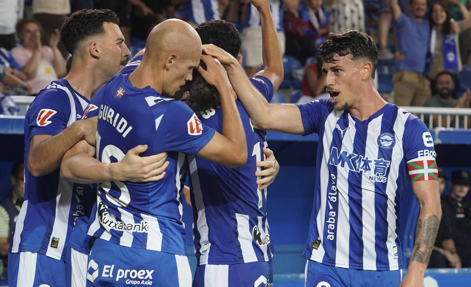 En imágenes: Así está siendo el debut liguero del Alavés contra el Levante