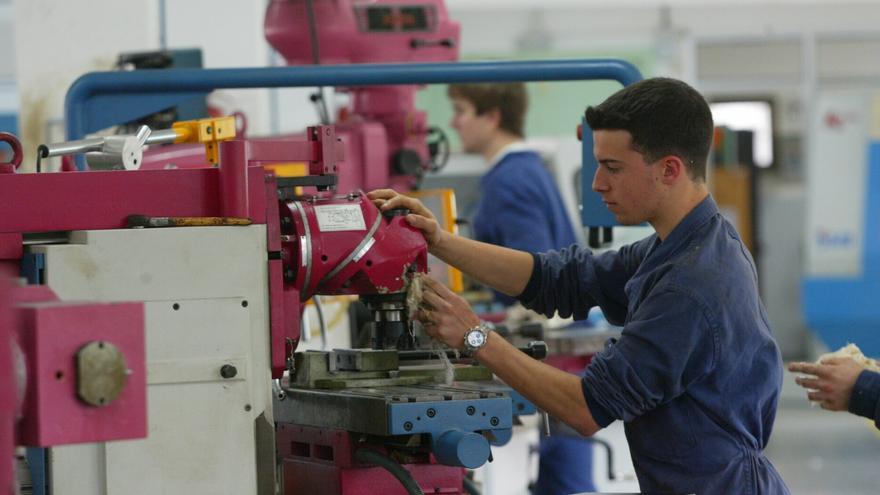 Agosto da un respiro a la industria en Gipuzkoa