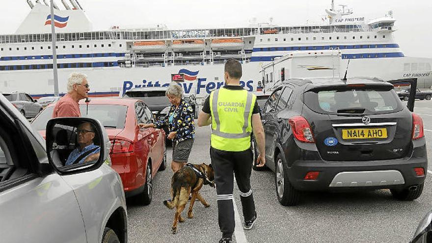 Dos detenidos en Santander por ocultar a seis migrantes en una caravana