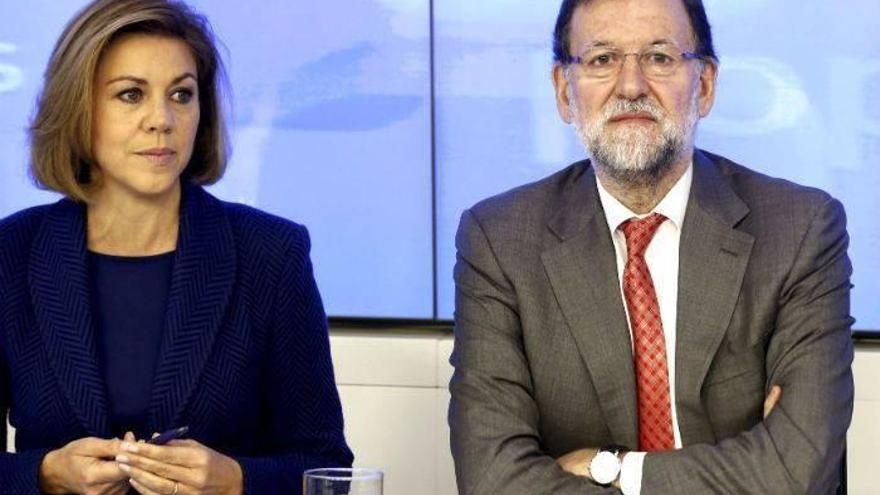El presidente del Gobierno español y del PP, Mariano Rajoy, y la Secretaria General del partido, María Dolores de Cospedal, durante la reunión del Comité Ejecutivo Nacional.