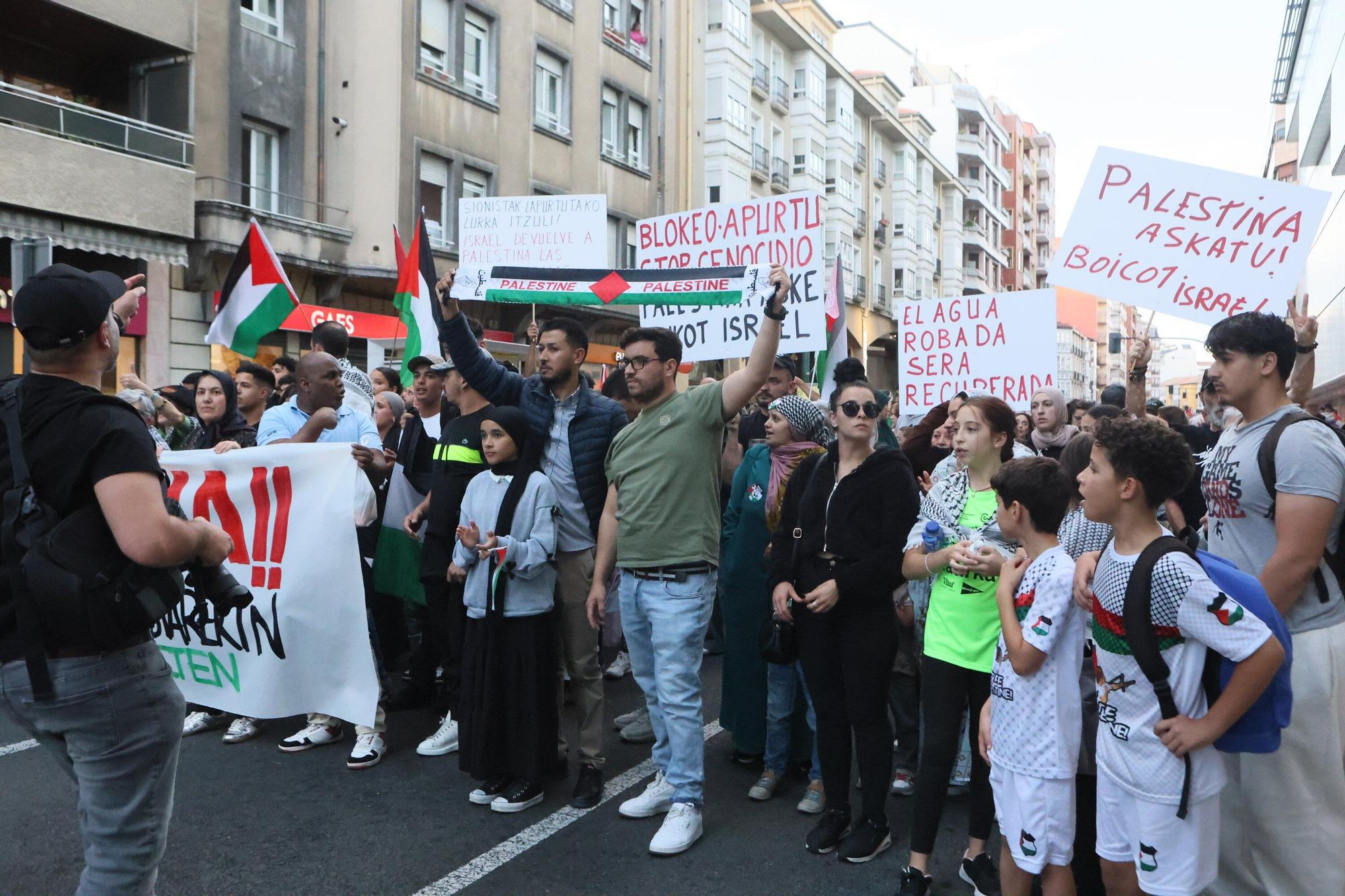 En imágenes: Vitoria protesta contra el genocidio en Gaza