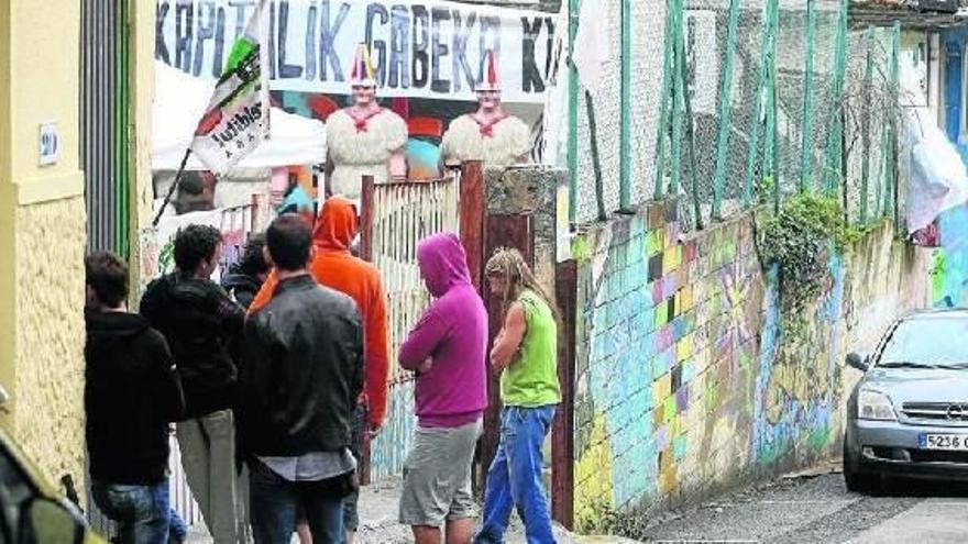 Comienzan las obras de vallado para el derribo de Kortxoenea
