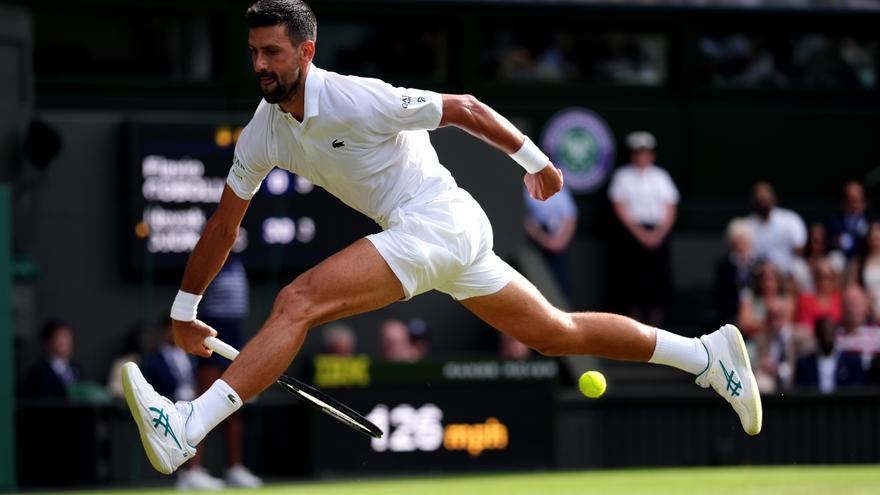 Djokovic empieza el año como terminó el anterior: causando baja