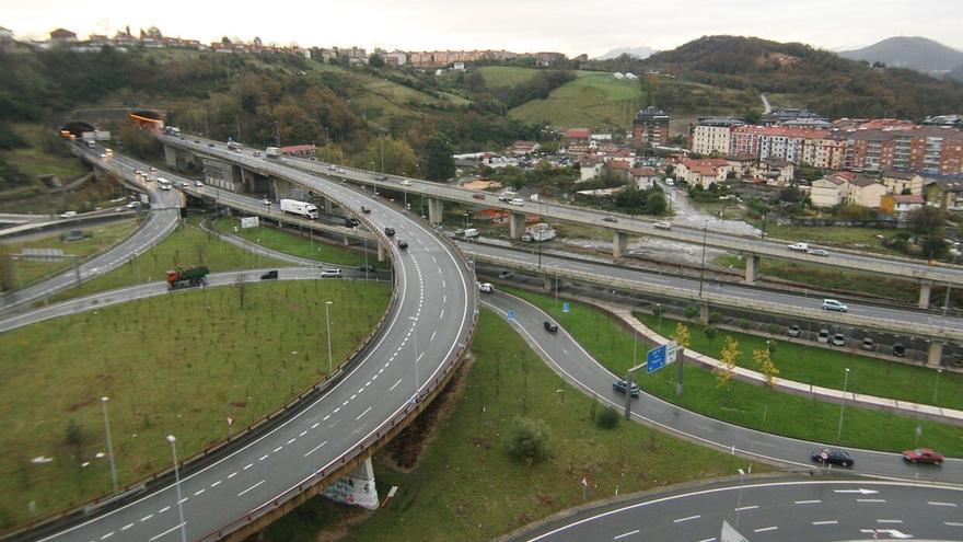 Muere una persona tras volcar su vehículo en la variante de Donostia