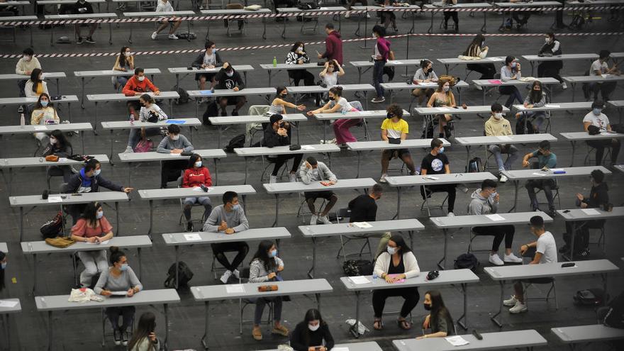 Estudiantes durante la Selectividad del año pasado.