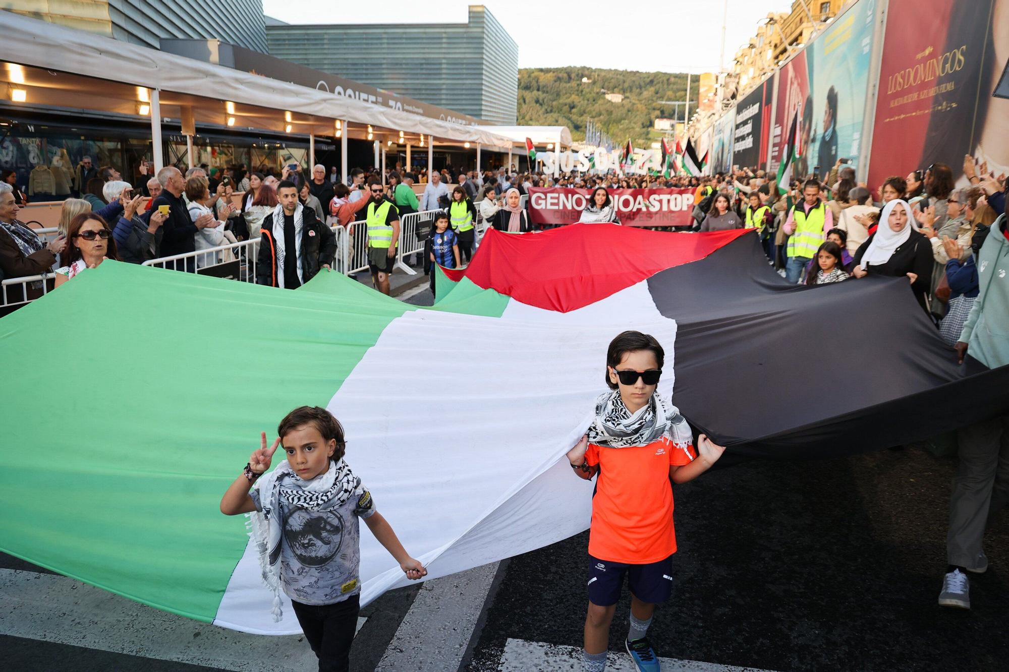 La voz de Hind Rajab | Fotos de la marcha en apoyo a Palestina en Donostia - San Sebastián