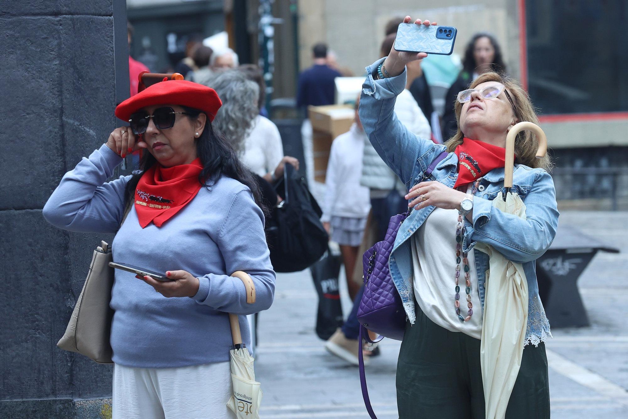 Turistas pasean por el Casco Viejo de Pamplona