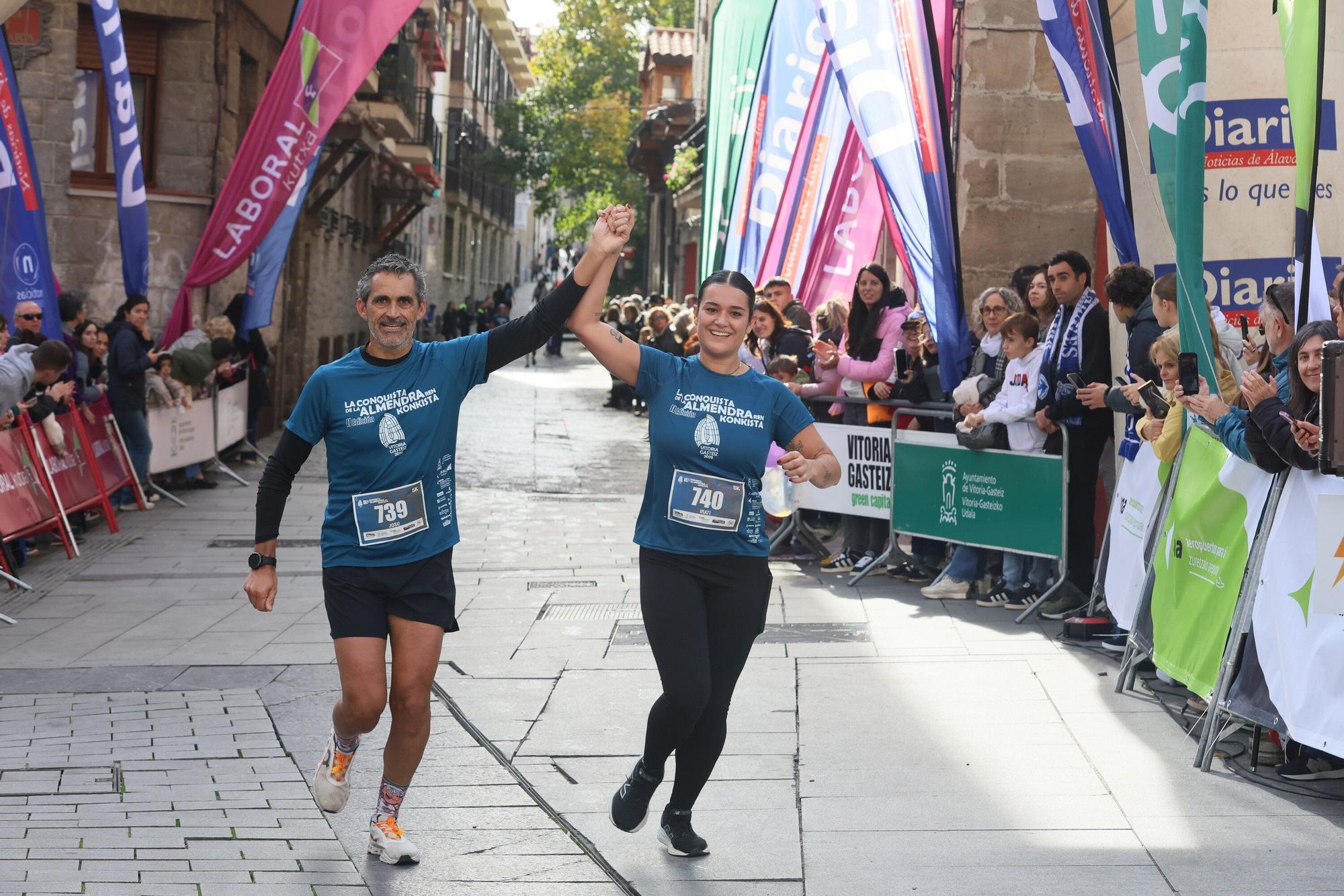 En imágenes: Miles de personas participan en La Conquista de la Almendra