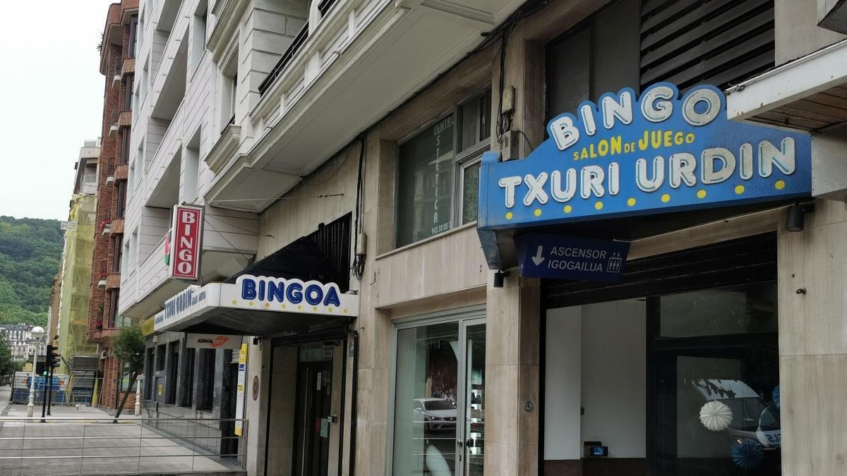 Su discreta fachada esconde un interior sorprendente: salas acogedoras, atención cercana y una cuidada oferta de juego.
