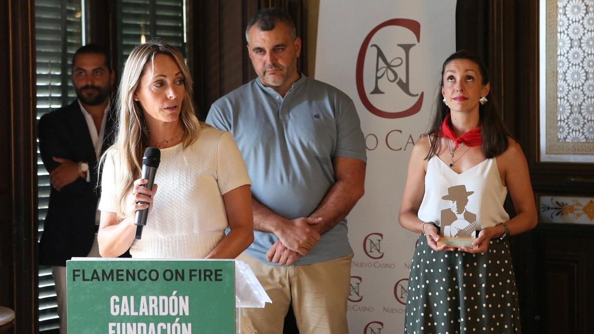 Familiares de Loretxo Iñarrea intervinieron en un acto lleno de emoción.