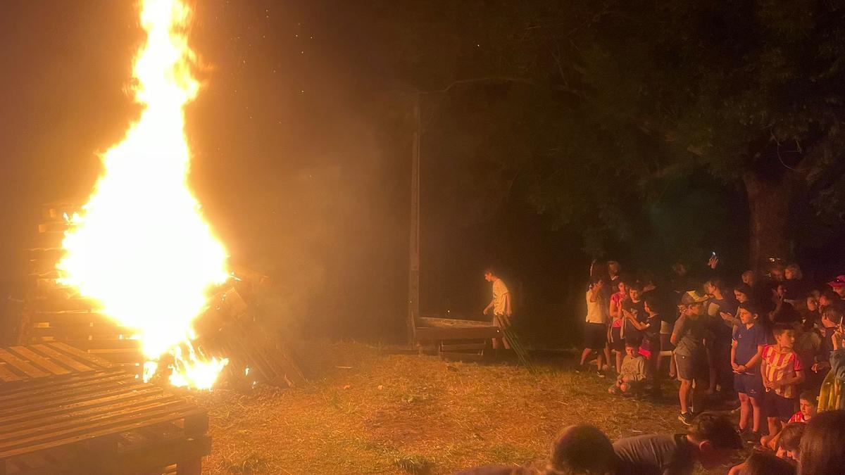 En imágenes: rituales, música y sardinadas para celebrar en Bizkaia la noche de San Juan