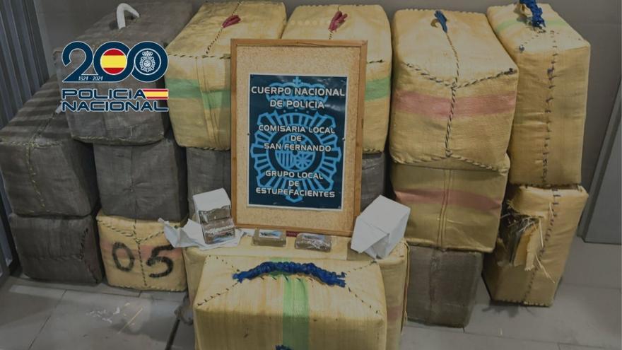 Detienen a cuatro personas e intervienen 727 kilos de hachís en un muelle gaditano de San Fernando