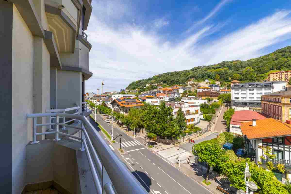 Amplio piso en venta a un paso de la playa de la Zurriol