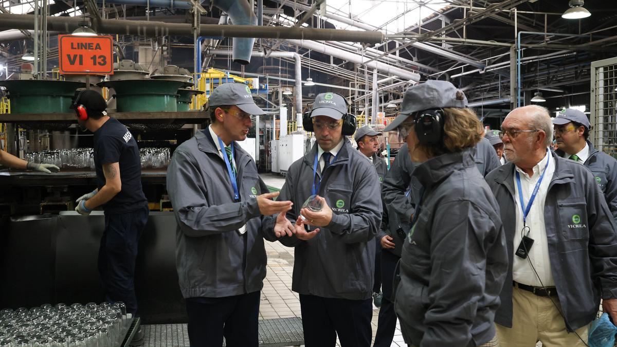Visita del lehendakari y la diputada general  a la fábrica Vicrila por su 135 aniversario.